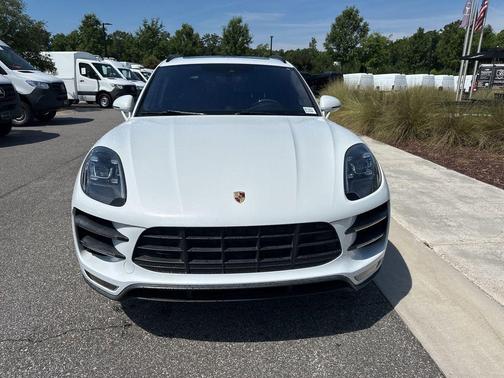 Carrara White Metallic 2018 Porsche Macan Macan Turbo