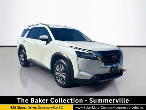 Pearl White Tricoat 2022 Nissan Pathfinder SL 4WD