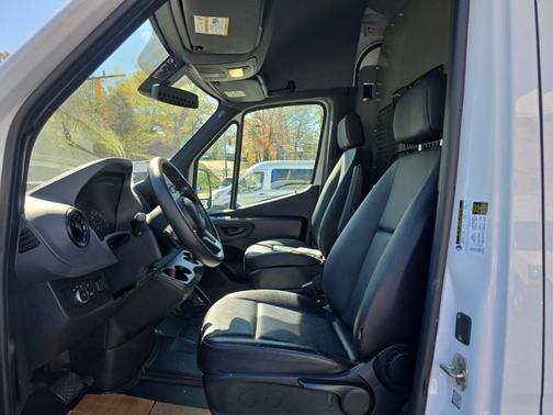 White 2021 Mercedes-Benz Sprinter 1500 Standard Roof I4