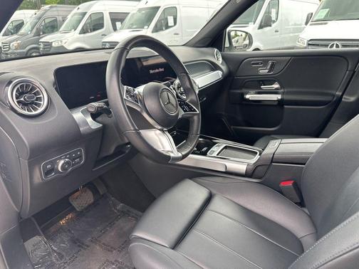 White 2024 Mercedes-Benz GLB 250 Base