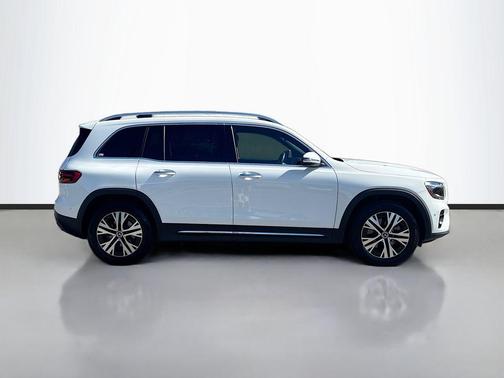 White 2024 Mercedes-Benz GLB 250 Base