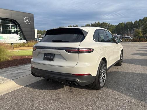 2022 Porsche Cayenne Cayenne E-Hybrid Platinum Edition