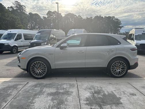 2022 Porsche Cayenne Cayenne E-Hybrid Platinum Edition