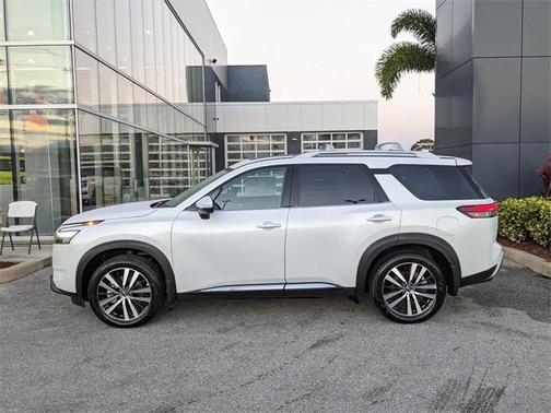 2025 Nissan Pathfinder Platinum