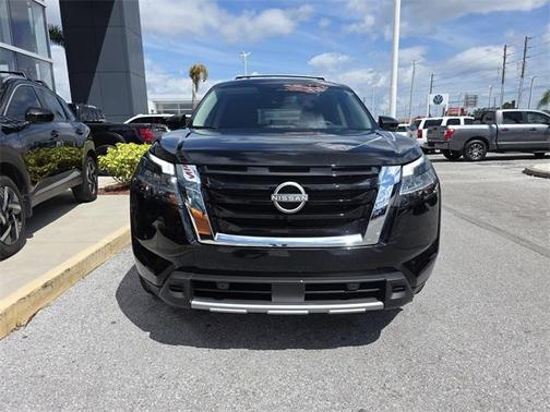 2024 Nissan Pathfinder SL