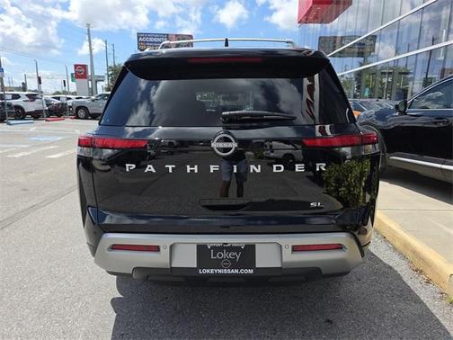 2024 Nissan Pathfinder SL