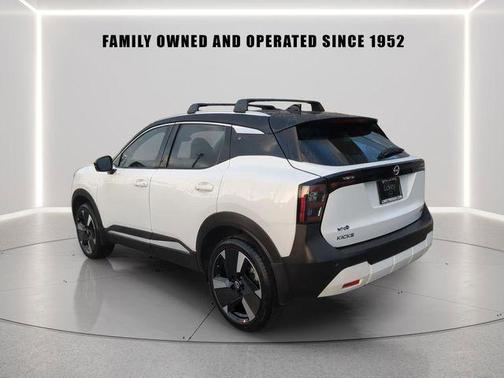 2t Wht Blk Roof 2026 Nissan Kicks SR
