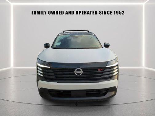 2t Wht Blk Roof 2026 Nissan Kicks SR
