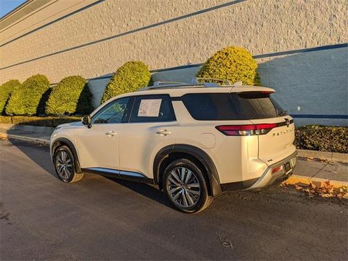 2022 Nissan Pathfinder Platinum