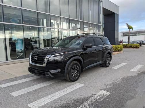 2022 Nissan Pathfinder SV