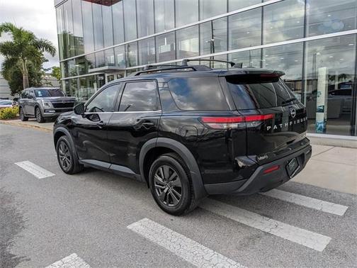 2022 Nissan Pathfinder SV