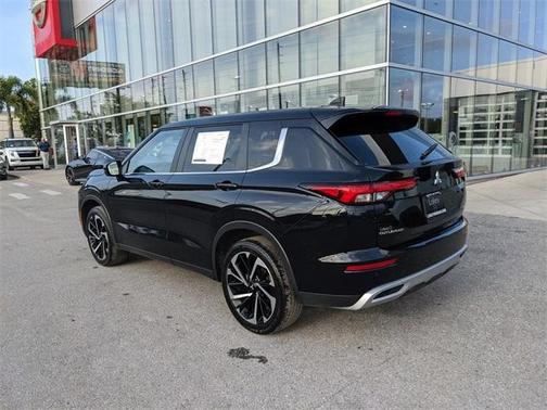 2024 Mitsubishi Outlander SE