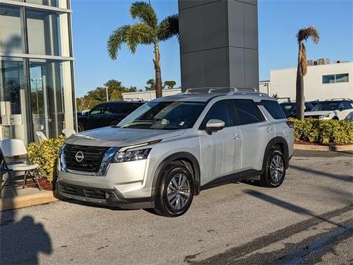 2023 Nissan Pathfinder SL