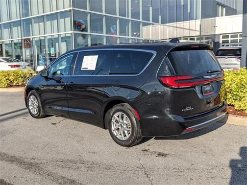 2023 Chrysler Pacifica Touring-L