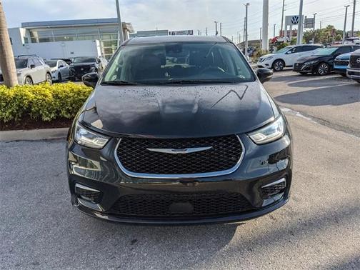 2023 Chrysler Pacifica Touring-L