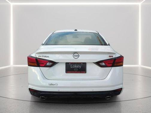 Pearl White Tri-Coat 2026 Nissan Altima 2.5 SR