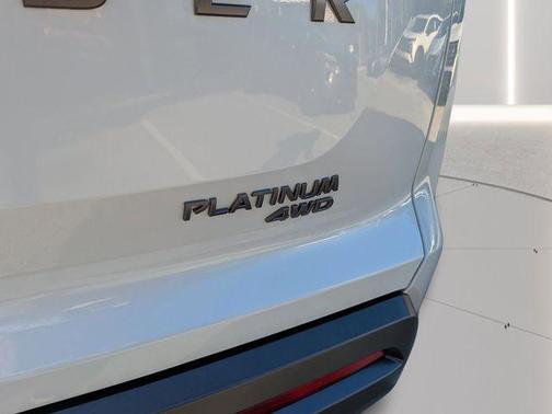 Everest White P 2026 Nissan Pathfinder Platinum