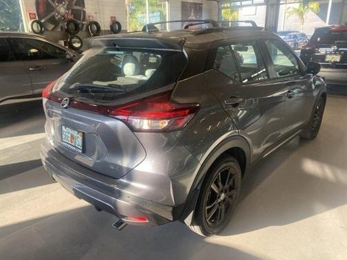 2021 Nissan Kicks SR