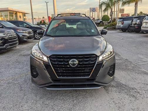 2021 Nissan Kicks SR