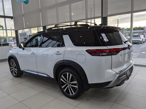 2025 Nissan Pathfinder Platinum