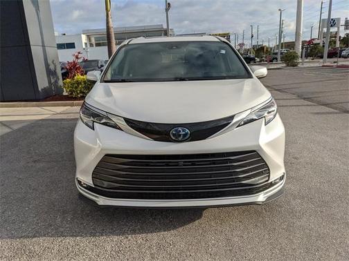 2023 Toyota Sienna Platinum 7 Passenger