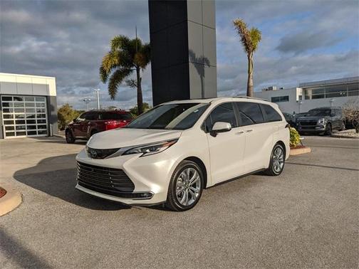 2023 Toyota Sienna Platinum 7 Passenger