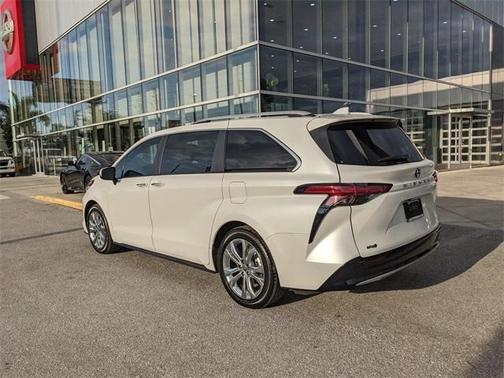 2023 Toyota Sienna Platinum 7 Passenger