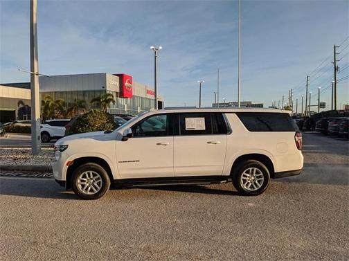 2023 Chevrolet Suburban LT