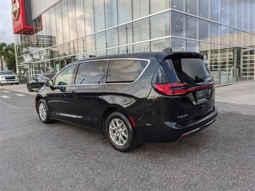 2023 Chrysler Pacifica Touring-L