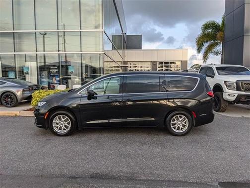 2023 Chrysler Pacifica Touring-L