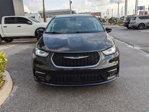 2023 Chrysler Pacifica Touring-L