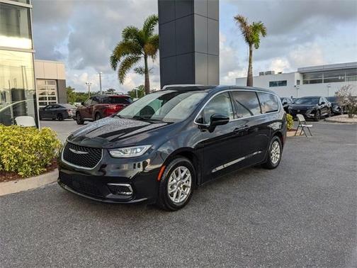 2023 Chrysler Pacifica Touring-L