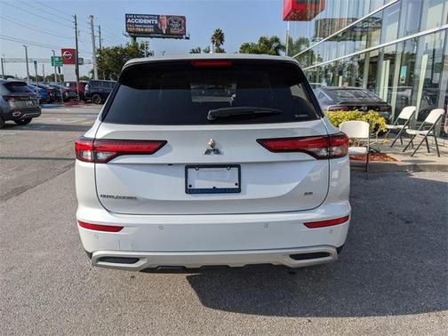 2024 Mitsubishi Outlander SE