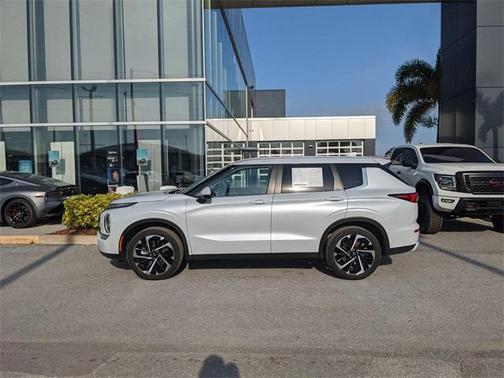 2024 Mitsubishi Outlander SE