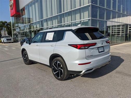 2024 Mitsubishi Outlander SE