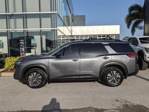 2023 Nissan Pathfinder SV