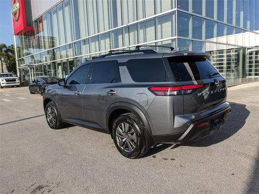 2023 Nissan Pathfinder SV