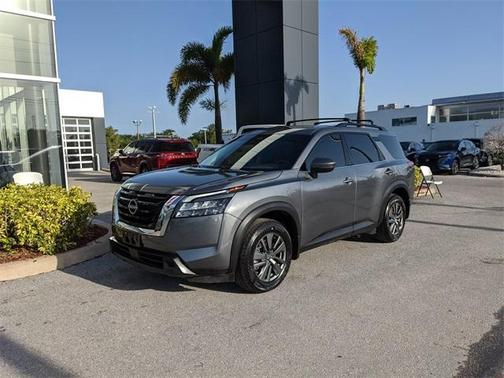 2023 Nissan Pathfinder SV