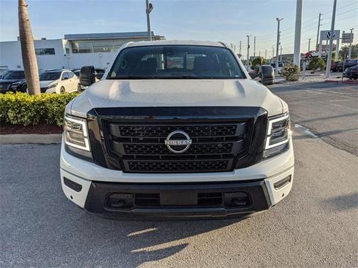 2023 Nissan Titan SV