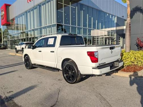 2023 Nissan Titan SV