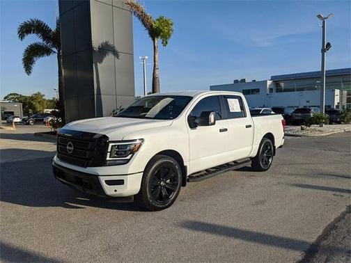 2023 Nissan Titan SV