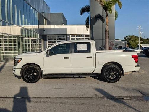 2023 Nissan Titan SV
