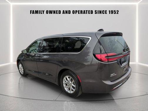 Granite Crystal Clearcoat Metallic 2023 Chrysler Pacifica Touring-L