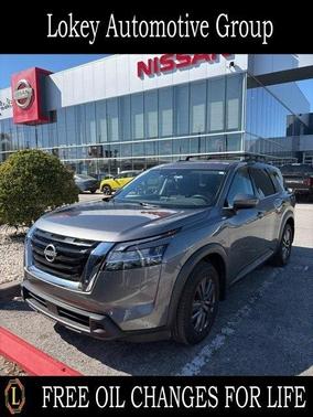 2022 Nissan Pathfinder SV