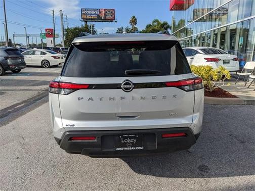 2024 Nissan Pathfinder SV