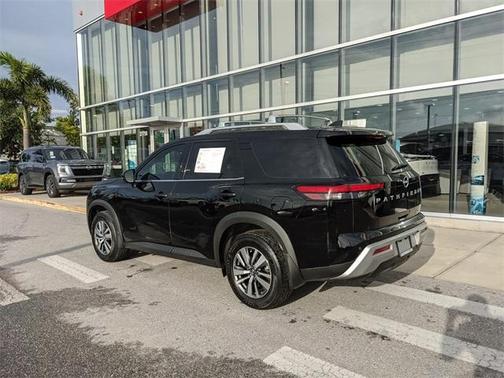 2024 Nissan Pathfinder SL