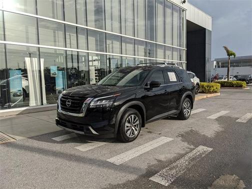 2024 Nissan Pathfinder SL