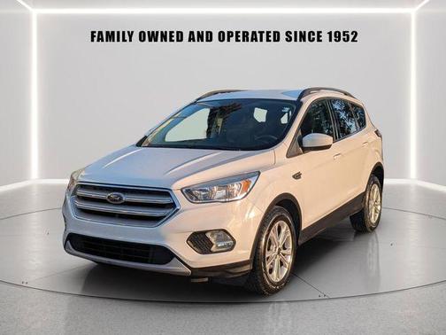Oxford White 2018 Ford Escape SE