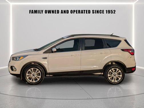 Oxford White 2018 Ford Escape SE