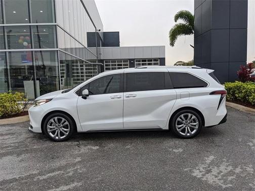 2023 Toyota Sienna Platinum 7 passenger